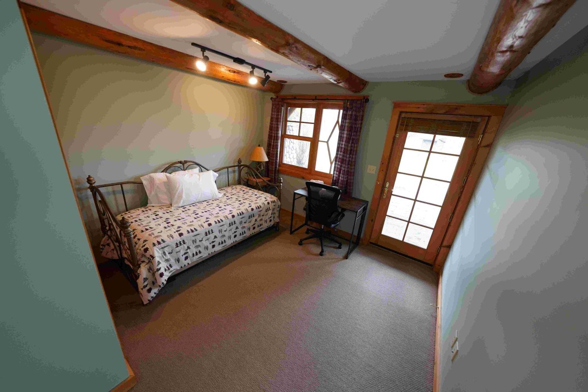 Ampersand Bay 3*